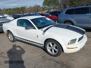 2006 Ford Mustang Standard with VIN 1ZVHT80N365135356, listed as a IAAI auction lot 41118834 with 190,401 mi miles. Bid and sale history available at carsss.com. Image 1.