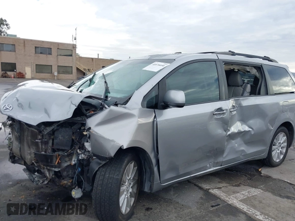 2012 Toyota Sienna XLE with VIN 5TDDK3DC9CS042847, listed as a IAAI auction lot 40970090 with 101,813 mi miles. Bid and sale history available at carsss.com. Image 18.