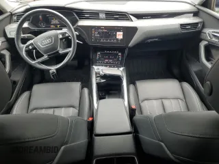 2021 Audi e-tron Prestige z VIN WA1VAAGE6MB016508, wystawiony jako Copart lot #64883204 z przebiegiem 44 953 mil mil oraz Szkoda całkowita • Salvage title. Historia ofert i sprzedaży dostępna na DreamBid. Obrazek 8.