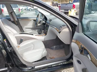 2009 Mercedes-Benz E-Class Luxury 3.5L with VIN WDBUF87X49B423293, listed as a IAAI auction lot 41582775 with 124,297 mi miles. Bid and sale history available at carsss.com. Image 5.