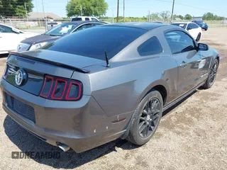 2014 Ford Mustang V6 z VIN 1ZVBP8AM7E5274601, wystawiony jako IAAI lot #42238046 z przebiegiem 161 887 mil mil oraz . Historia ofert i sprzedaży dostępna na DreamBid. Obrazek 4.