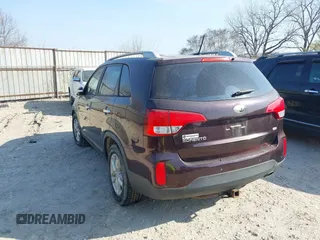 2014 Kia Sorento LX z VIN 5XYKT3A69EG499967, wystawiony jako IAAI lot #41790052 z przebiegiem 198 101 mil mil oraz . Historia ofert i sprzedaży dostępna na DreamBid. Obrazek 3.