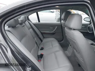 2007 BMW 3 Series 328i z VIN WBAVA33557KX75790, wystawiony jako IAAI lot #41494012 z przebiegiem 115 236 mil mil oraz . Historia ofert i sprzedaży dostępna na DreamBid. Obrazek 8.