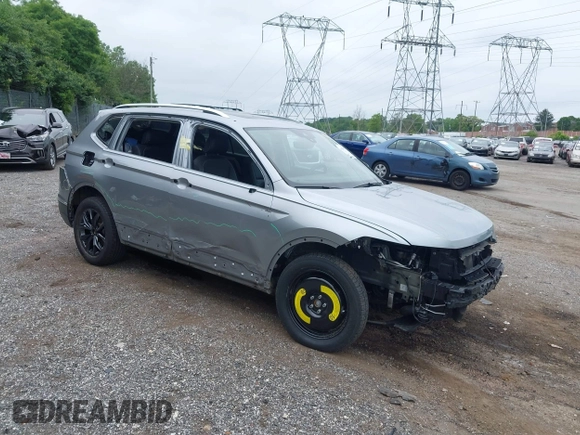 2022 Volkswagen Tiguan SE z VIN 3VV2B7AX0NM159615, wystawiony jako IAAI lot #42399370 z przebiegiem 25 352 mil mil oraz . Historia ofert i sprzedaży dostępna na DreamBid. Obrazek 1.