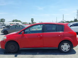 2011 Nissan Versa SL z VIN 3N1BC1CP2BL505481, wystawiony jako IAAI lot #42347048 z przebiegiem 174 559 mil mil oraz . Historia ofert i sprzedaży dostępna na DreamBid. Obrazek 15.