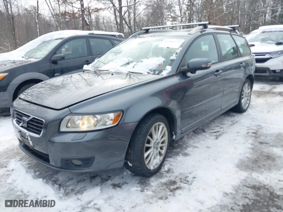 2008 Volvo V50 2.5T R-Design with VIN YV1MJ672682396325, listed as a IAAI auction lot 41456223 with 100,255 mi miles. Bid and sale history available at carsss.com. Image 2.