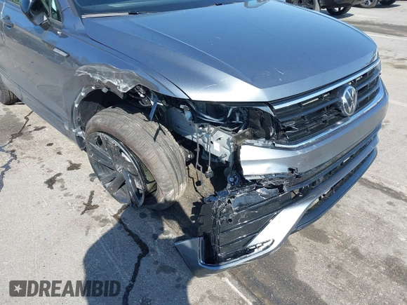 2024 Volkswagen Tiguan SE R-Line Black z VIN 3VV8B7AX0RM231879, wystawiony jako IAAI lot #41924255 z przebiegiem 1 098 mil mil oraz . Historia ofert i sprzedaży dostępna na DreamBid. Obrazek 6.