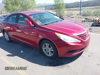 2013 Hyundai Sonata GLS z VIN 5NPEB4AC3DH648280, wystawiony jako IAAI lot #42086090 z przebiegiem 164 258 mil mil oraz . Historia ofert i sprzedaży dostępna na DreamBid. Obrazek 1.