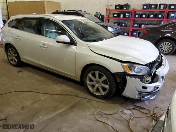 2016 Volvo V60 T5 Drive-E Platinum with VIN YV140MEM3G1303096, listed as a Copart auction lot 42033204 with 136,615 mi miles. Bid and sale history available at carsss.com. Image 4.