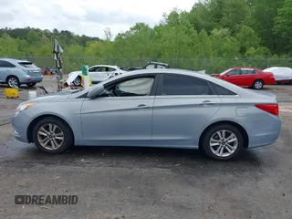 2013 Hyundai Sonata GLS z VIN 5NPEB4AC2DH781807, wystawiony jako IAAI lot #41958385 z przebiegiem 177 531 mil mil oraz . Historia ofert i sprzedaży dostępna na DreamBid. Obrazek 14.