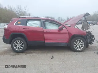 2016 Jeep Cherokee Latitude z VIN 1C4PJMCS1GW122874, wystawiony jako IAAI lot #42100773 z przebiegiem Nie podano mil oraz . Historia ofert i sprzedaży dostępna na DreamBid. Obrazek 12.