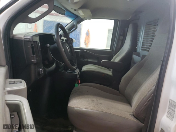 2017 GMC Savana Cargo Van with VIN 1GTW7AFF4H1914667, listed as a Copart auction lot 73007154 with 98,652 mi miles and Salvage Title. Bid and sale history available at carsss.com. Image 7.