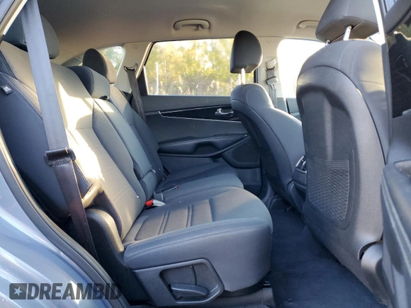 2019 Kia Sorento LX z VIN 5XYPG4A57KG599259, wystawiony jako Copart lot #83799344 z przebiegiem 86 092 mil mil oraz Czysty tytuł • Clean title. Historia ofert i sprzedaży dostępna na DreamBid. Obrazek 11.