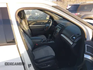 2017 Ford Explorer XLT z VIN 1FM5K8D84HGD21052, wystawiony jako IAAI lot #40819366 z przebiegiem 131 481 mil mil oraz . Historia ofert i sprzedaży dostępna na DreamBid. Obrazek 5.