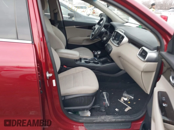2019 Kia Sorento L with VIN 5XYPG4A35KG512845, listed as a IAAI auction lot 41716900 with 90,950 mi miles. Bid and sale history available at carsss.com. Image 5.