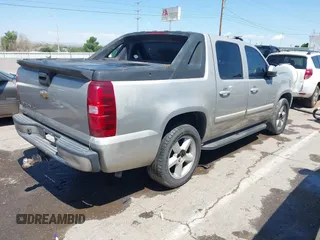 2008 Chevrolet Avalanche LS z VIN 3GNEC12J08G298993, wystawiony jako IAAI lot #42447870 z przebiegiem 178 677 mil mil oraz . Historia ofert i sprzedaży dostępna na DreamBid. Obrazek 4.