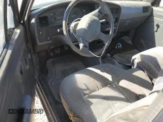 1992 Toyota Pickup DLX z VIN JT4VN13D5N5098643, wystawiony jako Copart lot #68855044 z przebiegiem 211 275 mil mil oraz Szkoda całkowita • Salvage title. Historia ofert i sprzedaży dostępna na DreamBid. Obrazek 8.