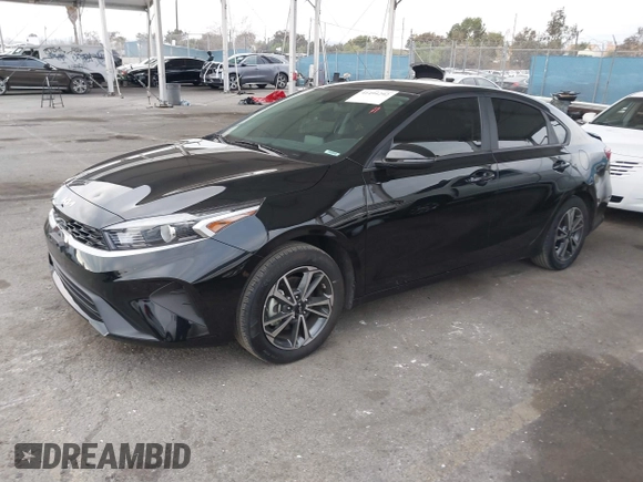 2023 Kia Forte LXS z VIN 3KPF24AD5PE646813, wystawiony jako IAAI lot #41494292 z przebiegiem 29 003 mil mil oraz . Historia ofert i sprzedaży dostępna na DreamBid. Obrazek 17.