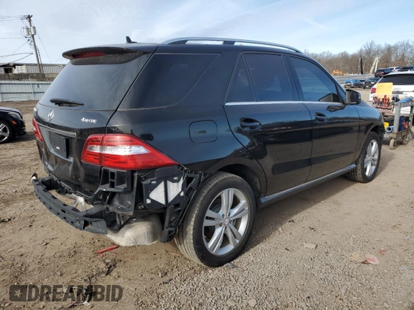 2015 Mercedes-Benz M 350 z VIN 4JGDA5HB6FA617466, wystawiony jako Copart lot #43928025 z przebiegiem 118 630 mil mil oraz Szkoda całkowita • Salvage title. Historia ofert i sprzedaży dostępna na DreamBid. Obrazek 3.