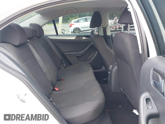 2015 Volkswagen Jetta Sport z VIN 3VWD17AJ9FM294449, wystawiony jako IAAI lot #42507227 z przebiegiem 154 277 mil mil oraz . Historia ofert i sprzedaży dostępna na DreamBid. Obrazek 8.
