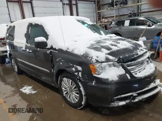2016 Chrysler Town & Country Touring L Anniversary Edition z VIN 2C4RC1CG4GR126908, wystawiony jako IAAI lot #41376157 z przebiegiem 180 321 mil mil oraz . Historia ofert i sprzedaży dostępna na DreamBid. Obrazek 1.