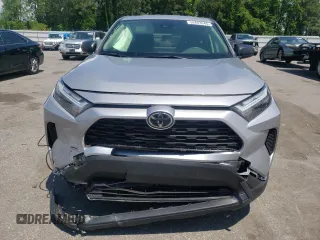2023 Toyota RAV4 LE z VIN JTMF1RFVXPD101693, wystawiony jako Copart lot #55443945 z przebiegiem 33 878 mil mil oraz Szkoda całkowita • Salvage title. Historia ofert i sprzedaży dostępna na DreamBid. Obrazek 5.