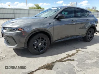 2024 Dodge Hornet R/T Plus z VIN ZACPDFDW8R3A20578, wystawiony jako Copart lot #53454865 z przebiegiem 13 345 mil mil oraz Szkoda całkowita • Salvage title. Historia ofert i sprzedaży dostępna na DreamBid. Obrazek 1.