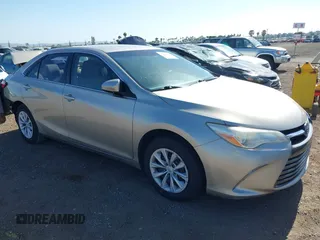 2015 Toyota Camry XLE z VIN 4T4BF1FK9FR473775, wystawiony jako IAAI lot #42293665 z przebiegiem 106 176 mil mil oraz . Historia ofert i sprzedaży dostępna na DreamBid. Obrazek 1.