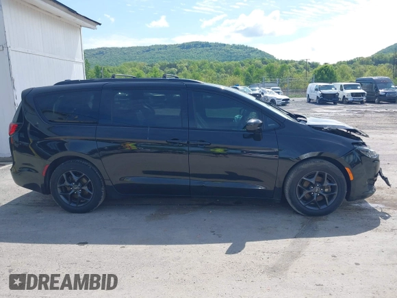 2018 Chrysler Pacifica Touring L Plus z VIN 2C4RC1EG3JR261737, wystawiony jako IAAI lot #42212110 z przebiegiem 28 494 mil mil oraz . Historia ofert i sprzedaży dostępna na DreamBid. Obrazek 12.
