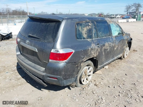 2012 Toyota Highlander with VIN 5TDBK3EH3CS123666, listed as a IAAI auction lot 41640074 with 195,424 mi miles. Bid and sale history available at carsss.com. Image 4.