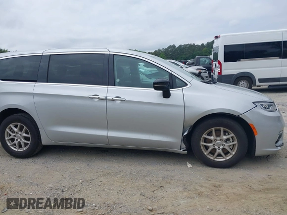 2024 Chrysler Pacifica Touring L with VIN 2C4RC1BG8RR139066, listed as a IAAI auction lot 42150531 with 18,777 mi miles and . Bid and sale history available at DreamBid. Image 13.