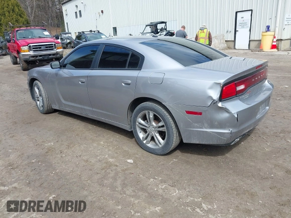 2013 Dodge Charger SXT z VIN 2C3CDXJG9DH678838, wystawiony jako IAAI lot #41901113 z przebiegiem 134 068 mil mil oraz . Historia ofert i sprzedaży dostępna na DreamBid. Obrazek 3.
