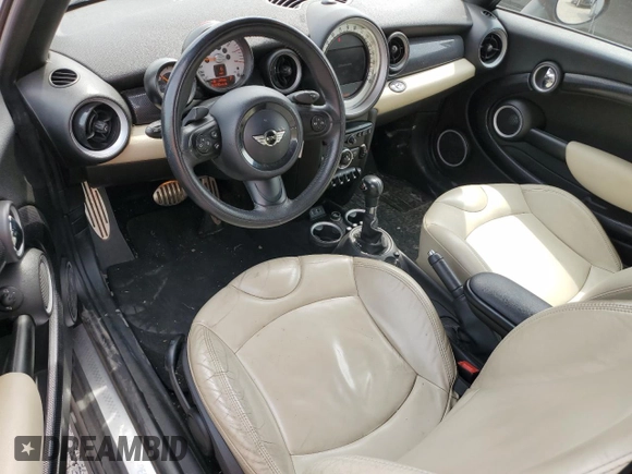2013 MINI Convertible S с VIN WMWZP3C59DT706087, выставлен на аукционе Copart как лот 54504375 с пробегом 100 550 миль миль и Списание • Salvage title. История ставок и продаж доступна на DreamBid. Изображение 8.