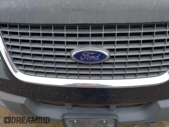 2005 Ford Expedition Special Service with VIN 1FMPU16515LA34140, listed as a IAAI auction lot 41836095 with 214,365 mi miles. Bid and sale history available at carsss.com. Image 6.