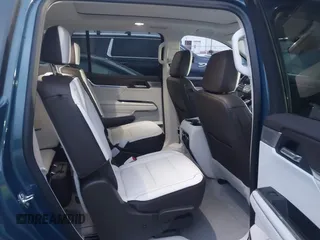 2024 GMC Acadia FWD Denali z VIN 1GKENLKS7RJ190012, wystawiony jako IAAI lot #41907629 z przebiegiem 9 918 mil mil oraz . Historia ofert i sprzedaży dostępna na DreamBid. Obrazek 8.