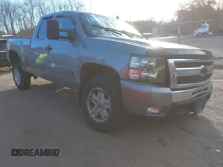2007 Chevrolet Silverado 1500 1LT with VIN 2GCEK19J071675900, listed as a IAAI auction lot 40851984 with 220,931 mi miles and . Bid and sale history available at DreamBid. Image 1.