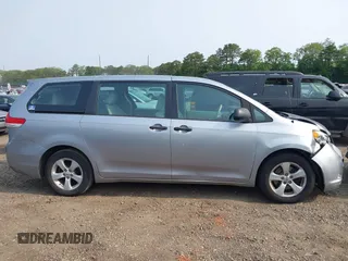 2011 Toyota Sienna z VIN 5TDZK3DC1BS090217, wystawiony jako IAAI lot #42344820 z przebiegiem 135 996 mil mil oraz . Historia ofert i sprzedaży dostępna na DreamBid. Obrazek 13.