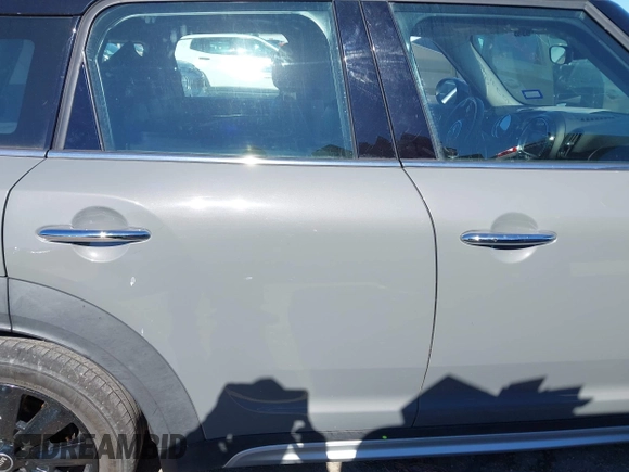 2019 MINI Countryman Cooper S z VIN WMZYT5C54K3G94548, wystawiony jako IAAI lot #42210212 z przebiegiem 82 505 mil mil oraz . Historia ofert i sprzedaży dostępna na DreamBid. Obrazek 13.