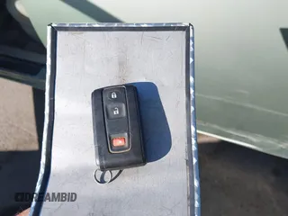 2007 Toyota Prius z VIN JTDKB20U973221624, wystawiony jako IAAI lot #42484947 z przebiegiem 257 311 mil mil oraz . Historia ofert i sprzedaży dostępna na DreamBid. Obrazek 11.