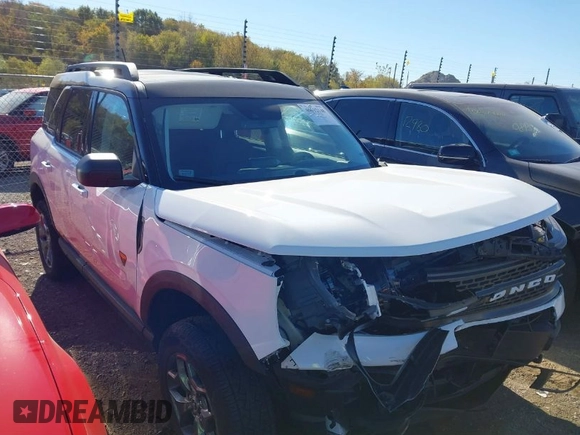 2023 Ford Bronco Sport Badlands z VIN 3FMCR9D93PRD33699, wystawiony jako IAAI lot #40632148 z przebiegiem 21 363 mil mil oraz . Historia ofert i sprzedaży dostępna na DreamBid. Obrazek 1.