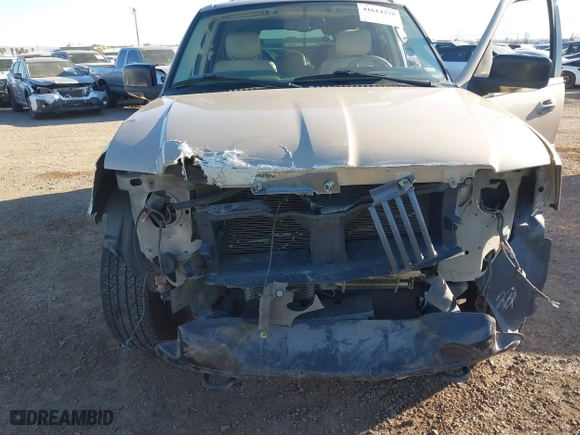 2004 Lincoln Navigator Luxury with VIN 5LMFU27R14LJ42966, listed as a IAAI auction lot 41614278 with 203,785 mi miles. Bid and sale history available at carsss.com. Image 6.