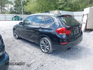 2013 BMW X1 28i z VIN WBAVM1C55DVW46454, wystawiony jako IAAI lot #41985498 z przebiegiem 176 435 mil mil oraz . Historia ofert i sprzedaży dostępna na DreamBid. Obrazek 3.