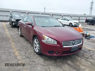 2013 Nissan Maxima SV z VIN 1N4AA5AP9DC825734, wystawiony jako IAAI lot #42375819 z przebiegiem 164 735 mil mil oraz . Historia ofert i sprzedaży dostępna na DreamBid. Obrazek 1.