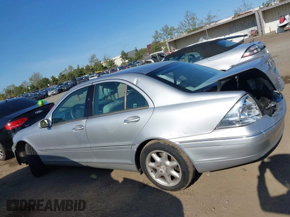 2003 Mercedes-Benz C 320 с VIN WDBRF64J73F381521, выставлен на аукционе IAAI как лот 41970103 с пробегом 119 180 миль миль и . История ставок и продаж доступна на DreamBid. Изображение 14.