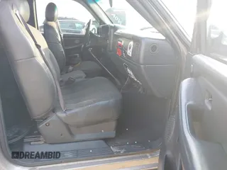 1999 Chevrolet Silverado 1500 with VIN 1GCEC14W8XZ104775, listed as a IAAI auction lot 41507939 with 252,951 mi miles. Bid and sale history available at carsss.com. Image 5.