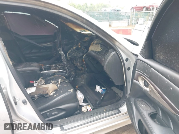2013 Infiniti M with VIN JN1BY1AR3DM601425, listed as a IAAI auction lot 42238952 with 180,023 mi miles and . Bid and sale history available at DreamBid. Image 5.