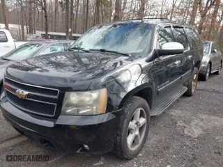 2008 Chevrolet Suburban LT w/3LT with VIN 3GNFC16078G236433, listed as a IAAI auction lot 41638246 with 200,244 mi miles. Bid and sale history available at carsss.com. Image 2.