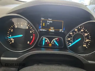 2017 Ford Escape SE z VIN 1FMCU0GD5HUB61907, wystawiony jako IAAI lot #42329606 z przebiegiem 43 103 mil mil oraz . Historia ofert i sprzedaży dostępna na DreamBid. Obrazek 1.