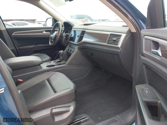 2019 Volkswagen Atlas 3.6L V6 SE w/Technology with VIN 1V2WR2CA4KC577548, listed as a IAAI auction lot 41964877 with 74,361 mi miles. Bid and sale history available at carsss.com. Image 5.