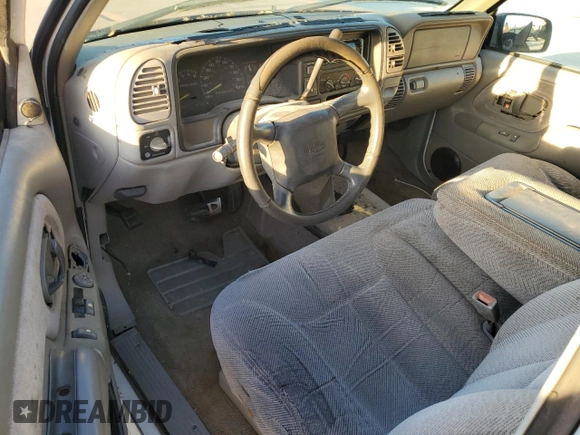 1998 Chevrolet Silverado 1500 with VIN 2GCEC19M8W1262449, listed as a Copart auction lot 82245674 with 167,928 mi miles and Salvage Title. Bid and sale history available at DreamBid. Image 8.